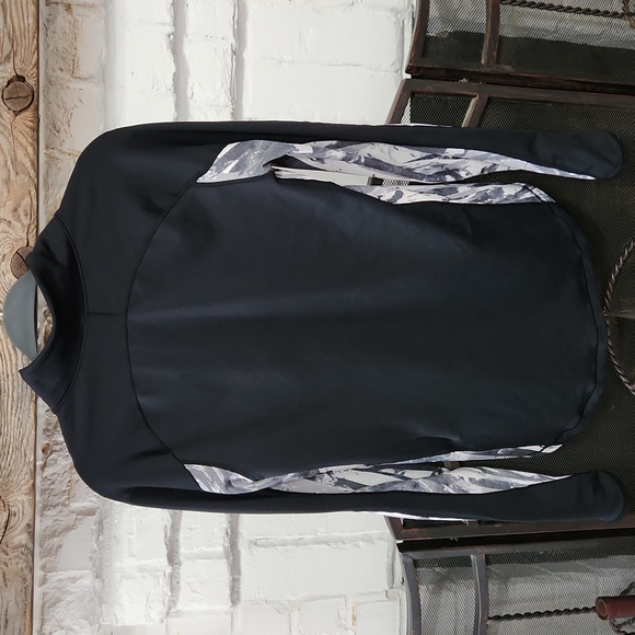 Nice Under Armour cold gear quarter zip pullover with thumb holes. Great shape! - Picture 6 of 7